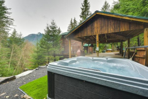 Grizzly Tower Packwood Cabin with Hot Tub!